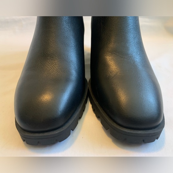 NWOB CROWN VINTAGE BLACK LEATHER ANKLE SIDE-ZIP BOOTS IN SIZE 6M - Picture 5 of 15